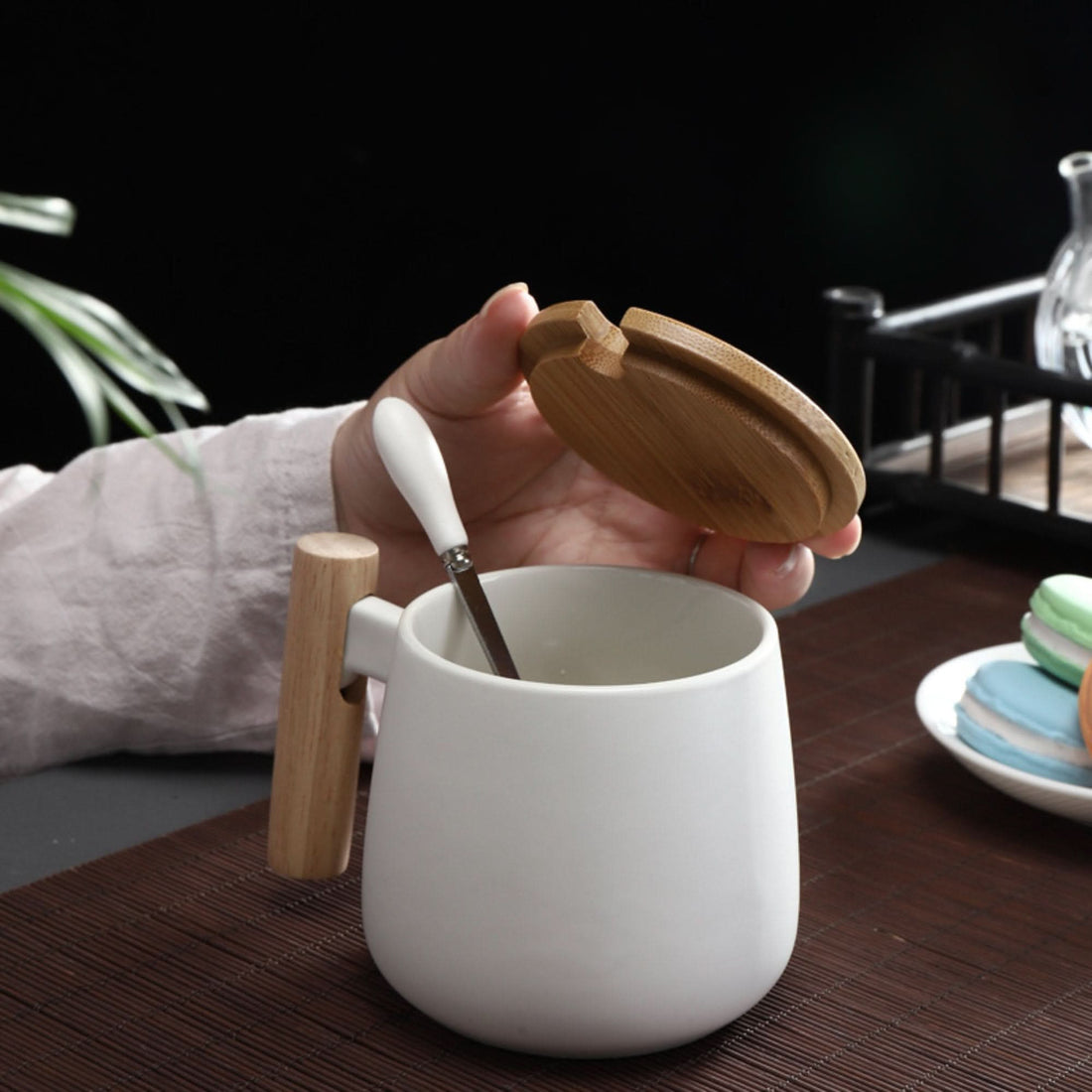White Japanese style coffee mug with wooden handle, bamboo lid, and spoon. 480ml capacity.