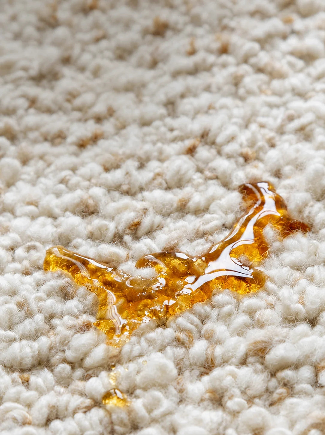 100% Hand-Woven Fluffy Beige Rug — spill-resistance detail photo, original Chinese promotional text removed