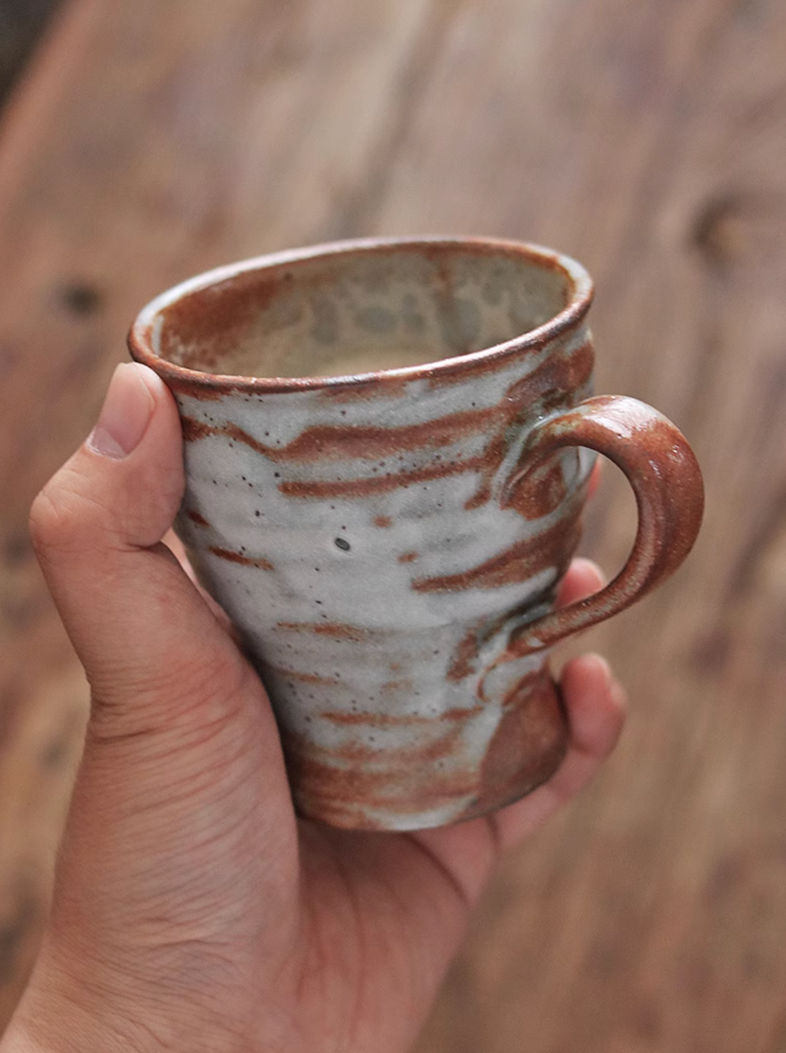 Taza de café de cerámica hecha a mano