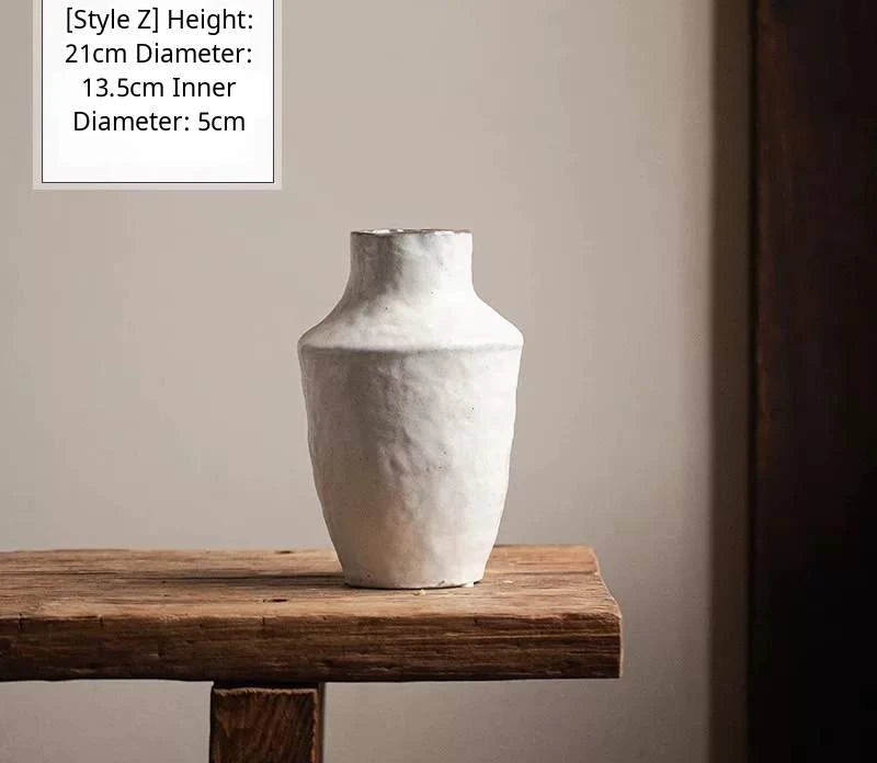 拾光花瓶 Z款 tall narrow ceramic vase, height 21cm, rustic wabi-sabi white finish