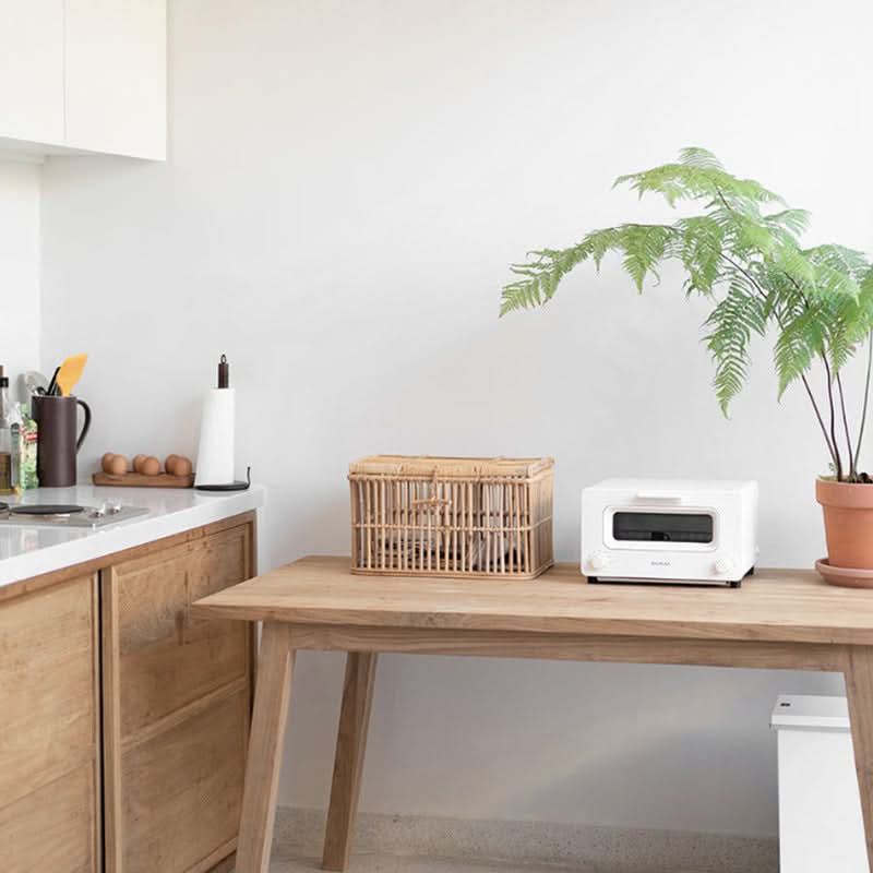 Natural rattan finishing box with lid, sundries clothes storage box for homestay decor.