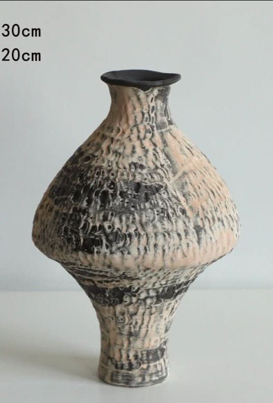 Ceramic Vase with Hammered Circular Texture and Brushed Effect, cream and black, home decor