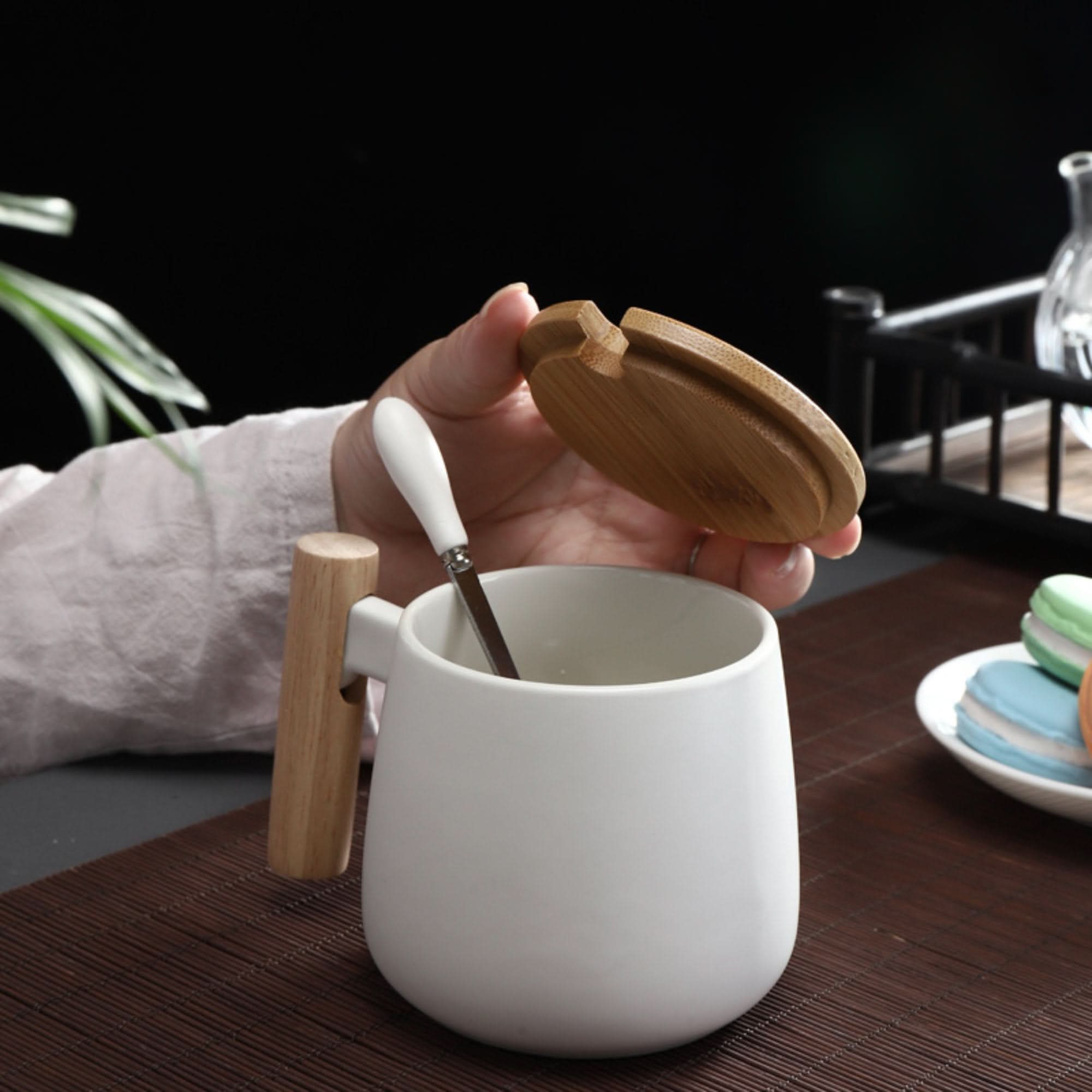White Japanese style coffee mug with wooden handle, bamboo lid, and spoon. 480ml capacity.