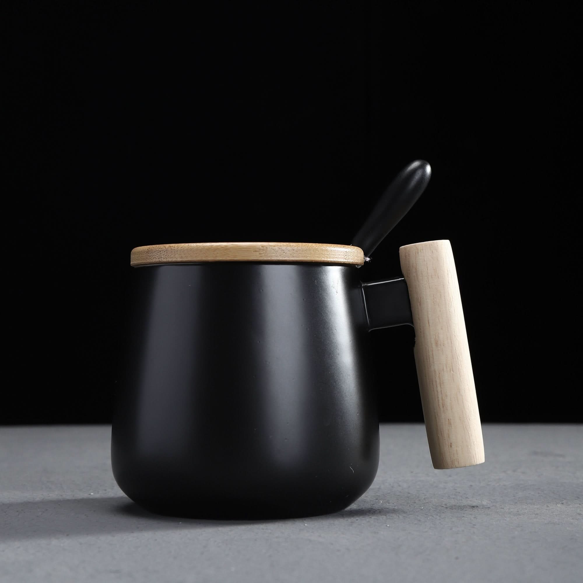 Black matte large coffee mug with wooden handle and lid, includes spoon.