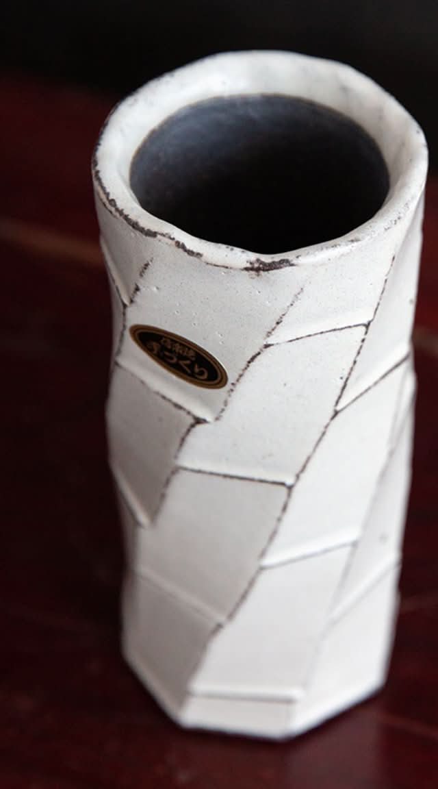 Japan imported Shigaraki ceramic flower arrangement, textured white with dark lines. Home decor.