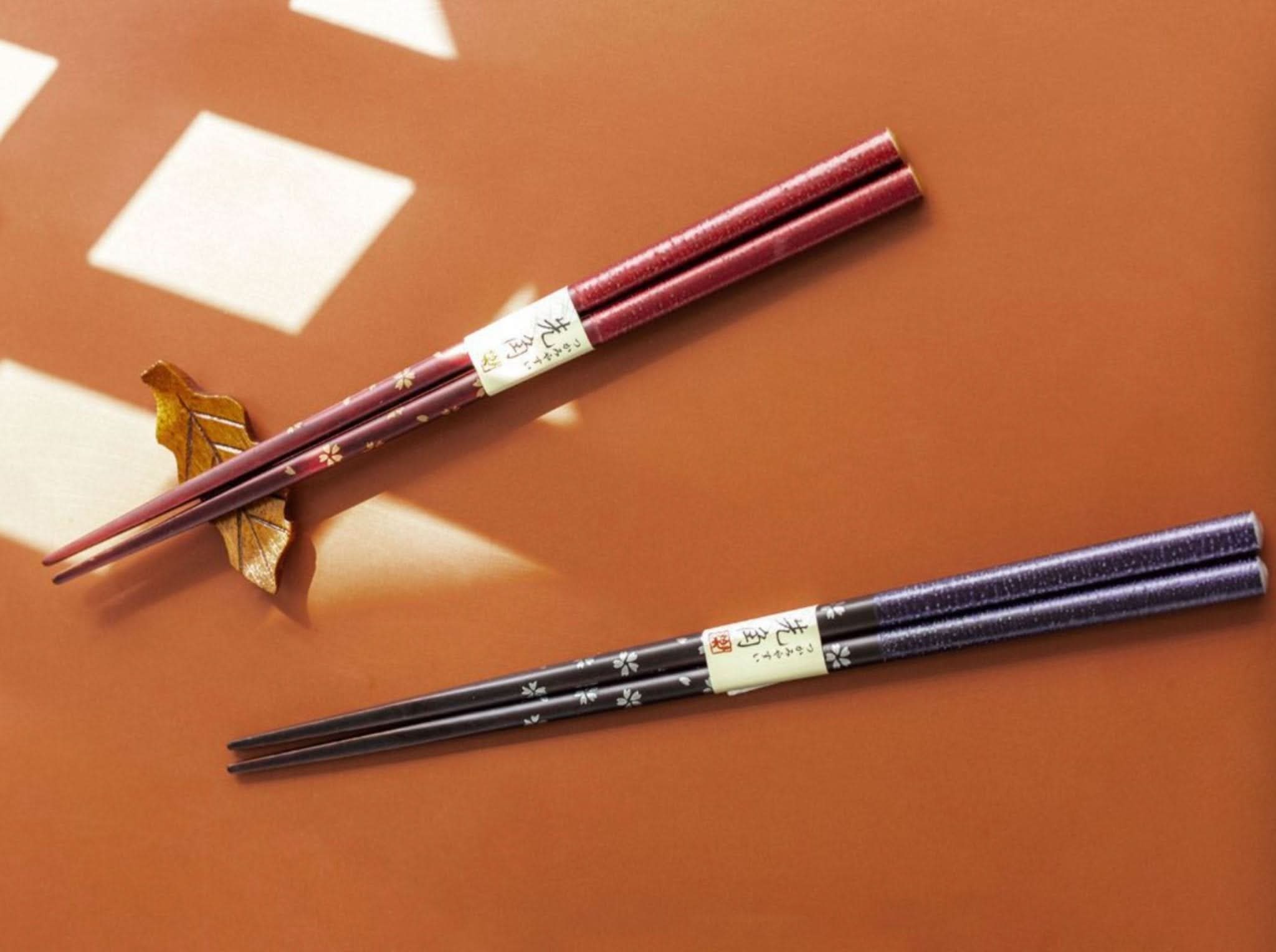 Japan Imported Sunlife Solid Wood Chopsticks: burgundy & navy cherry blossom chopsticks.