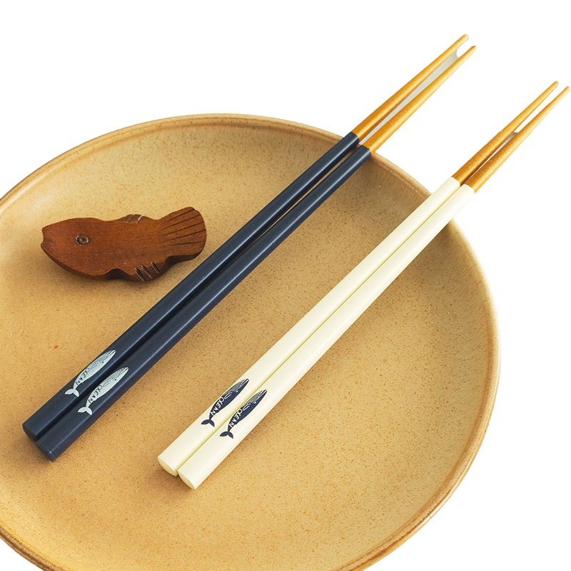 Japan Imported SUNLIFE Household Pointed Chopsticks | Japanese Style, Non-Slip, Cute Little Whale, Wooden Chopsticks Tableware - -