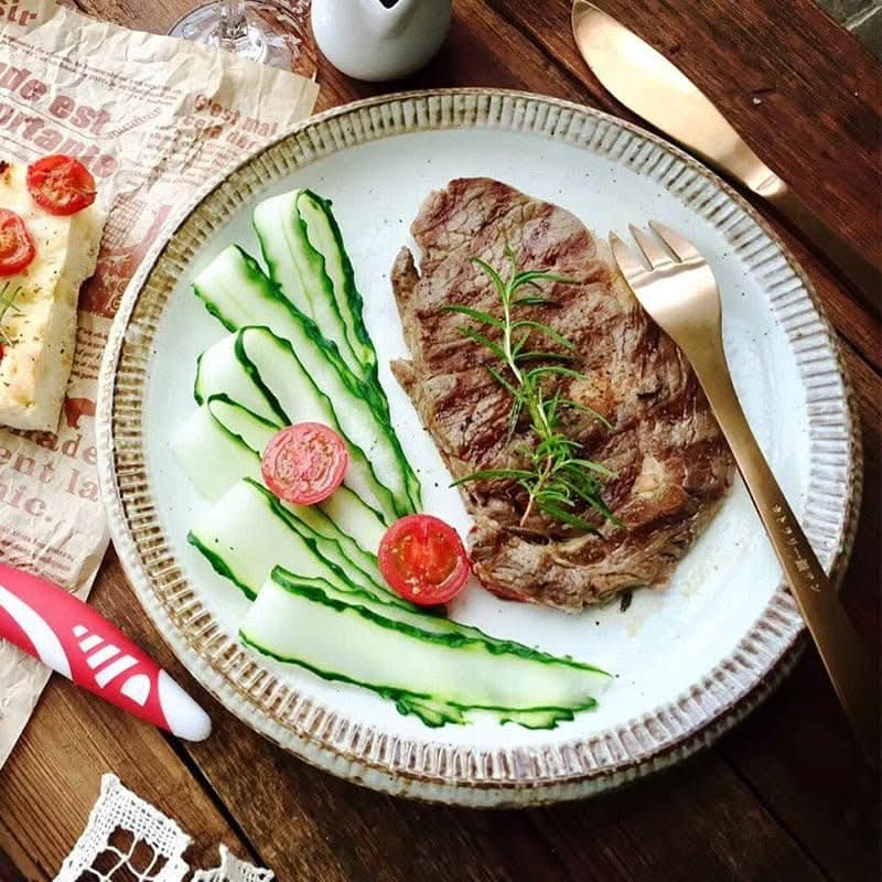 Japanese Tableware Handmade Set: Grilled steak, cucumber, and cherry tomatoes on a rustic plate.