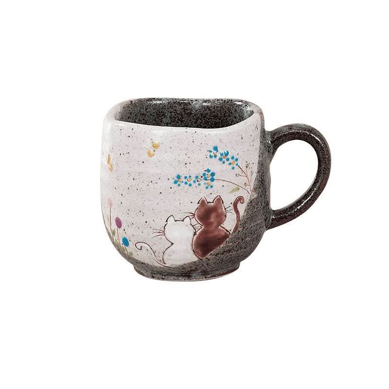 Japanese Kutani Yaki golden flower cat mug, ceramic tea cup with floral design.