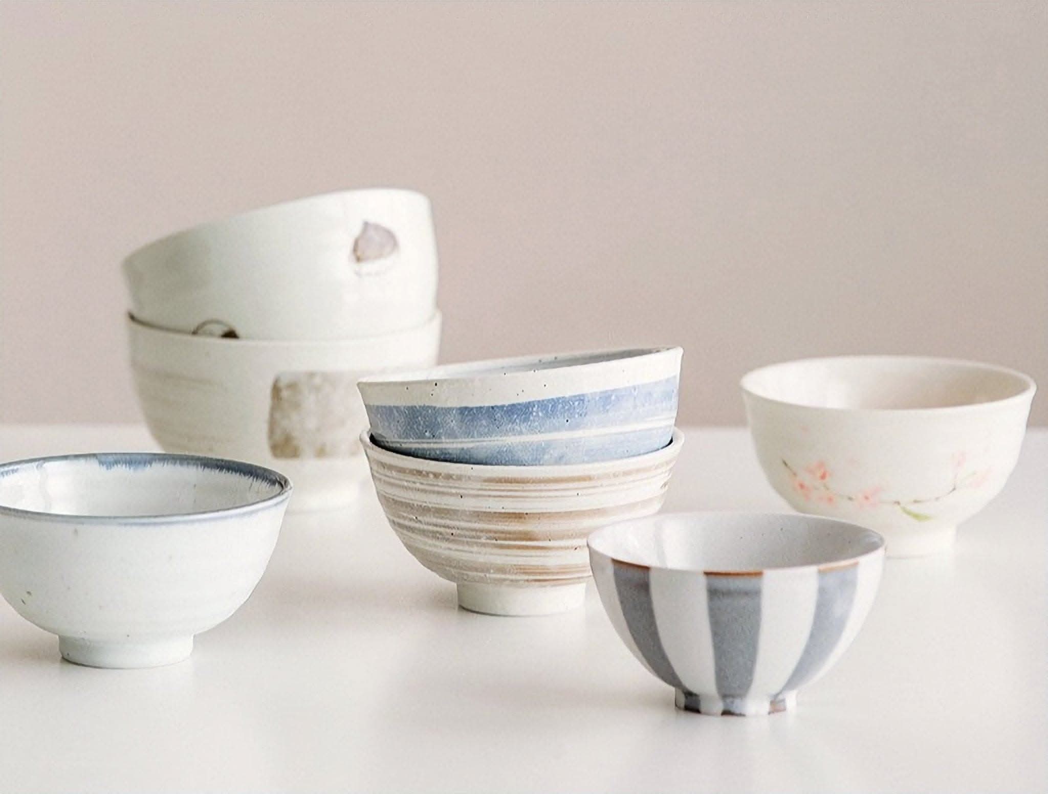 Japanese Minoyaki tableware: ceramic handmade rice bowls, soup bowls, and salad bowls in various styles.