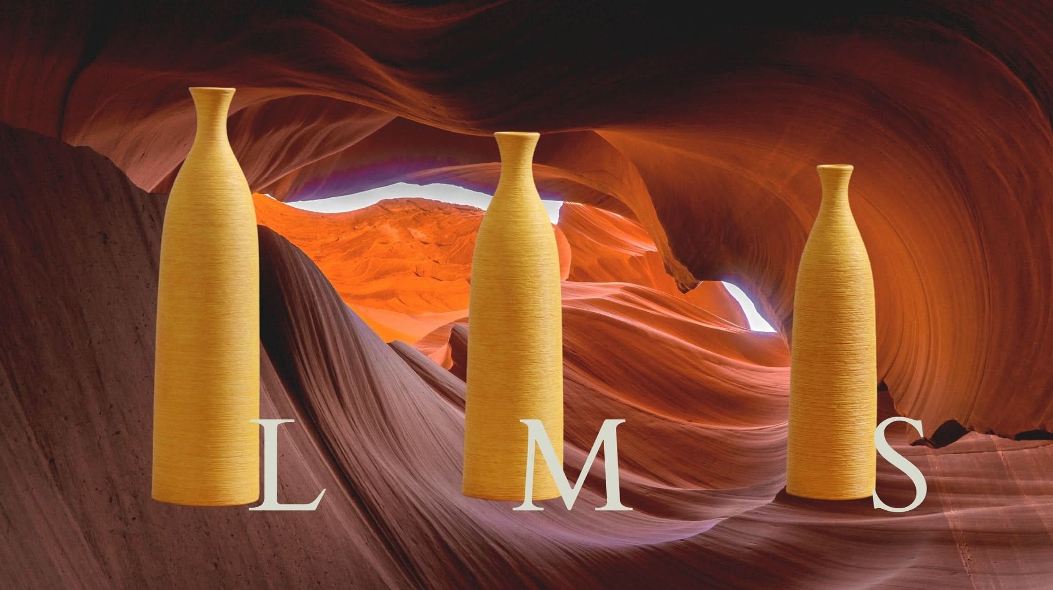 Minimalist ceramic vase in yellow stoneware with textured finish, size L.