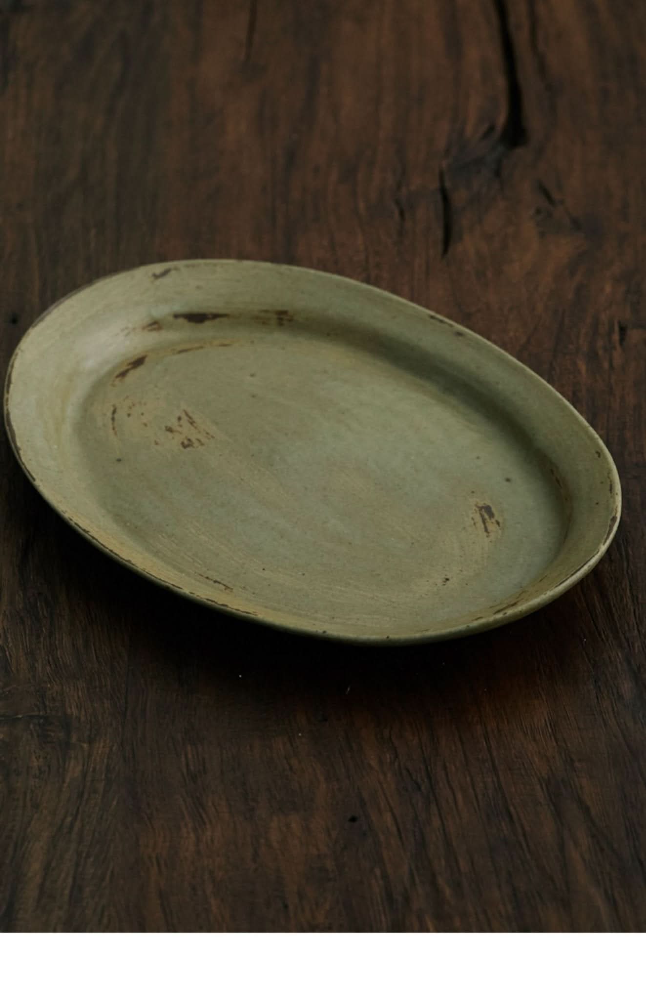Oval brushed pottery dish, wabi sabi Japanese-style retro salad plate, handmade rough pottery.