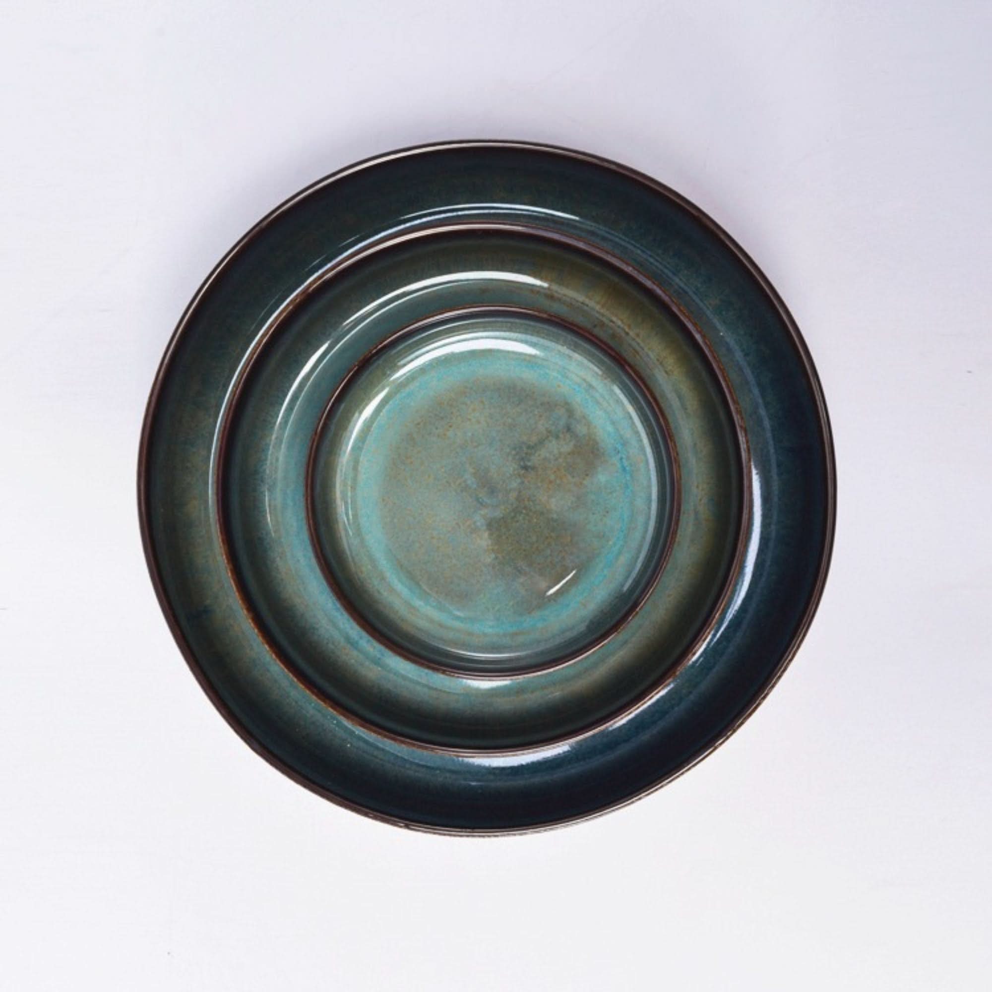 Gray matt & glaze stoneware pasta bowl, rustic Nordic style.