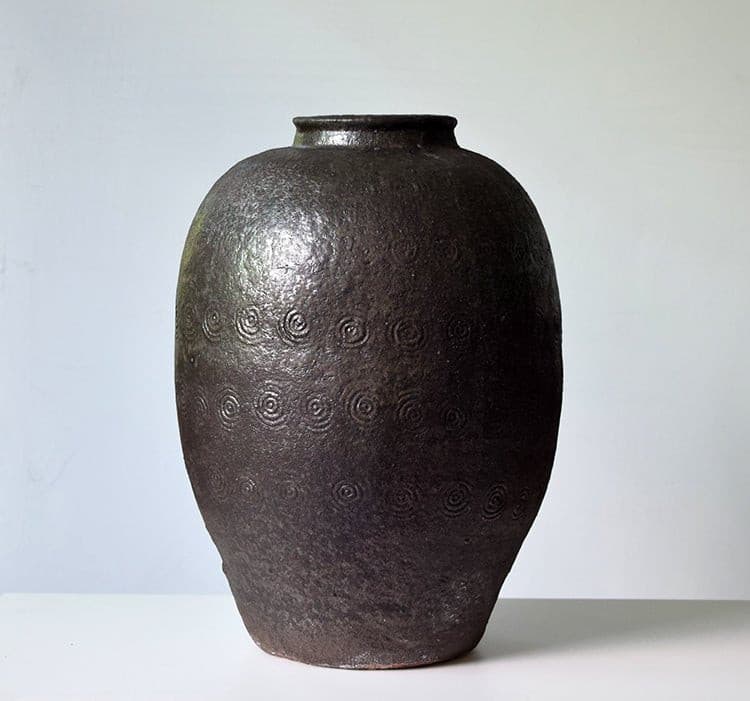Rustic Distressed Rounded Vase With Circular Engraved Pattern With Black Shiny Texture - -
