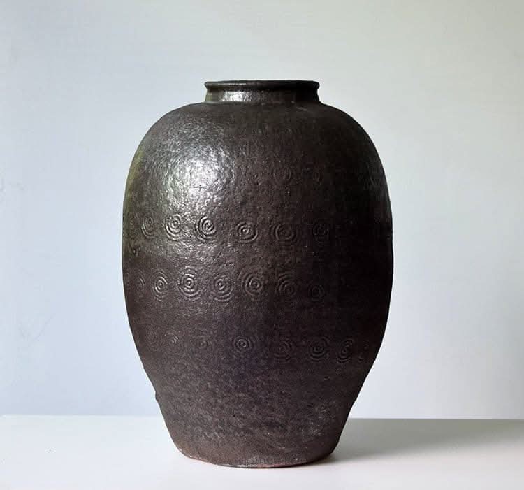 Rustic Distressed Rounded Vase with black shiny texture & circular engraved pattern.