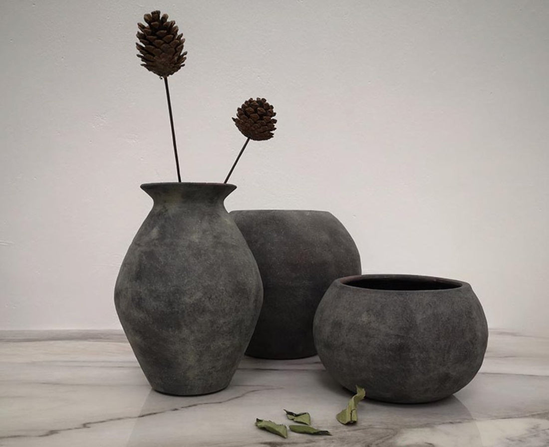 Simple Nordic Black Pottery Vases - Handmade, Ornaments, Housewarmind, Wabi-sabi, Scandinavian - -