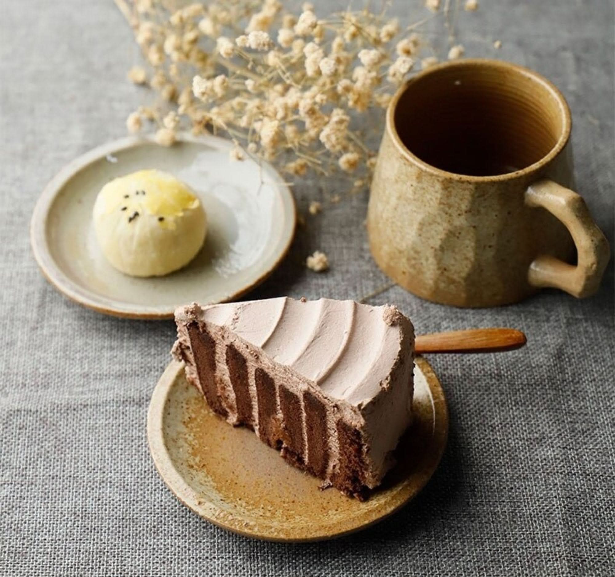 Earthy stoneware mug 10.14oz + free saucer with chocolate cake and pastry on rustic table.